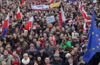 В Варшаве многотысячный митинг проходит у дворца президента 