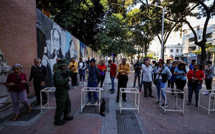 Венесуела на референдумі підтримала приєднання до країни нафтового регіону, який контролює Гаяна