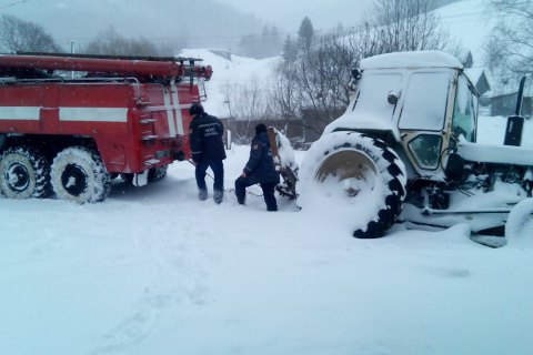 Дороги во Львовской и Ивано-Франковской областях расчистили от снега 