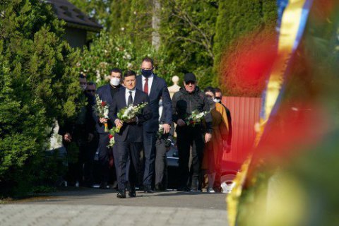 Зеленский в Ужгороде почтил память воинов, боровшихся против нацизма