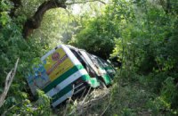 В Хмельницком автобус упал в реку: один человек погиб 