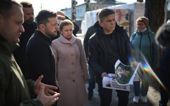 Зеленський відвідав село Ягідне на Чернігівщині у третю річницю звільнення регіону від російських окупантів