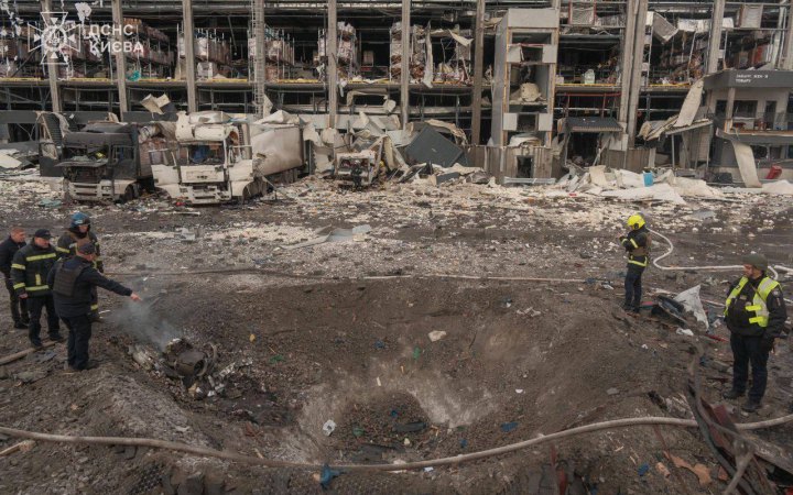 Зеленський: РФ запустили вночі 22 ракети і понад 460 дронів. Чотири БпЛА залетіли у Молдову і Румунію