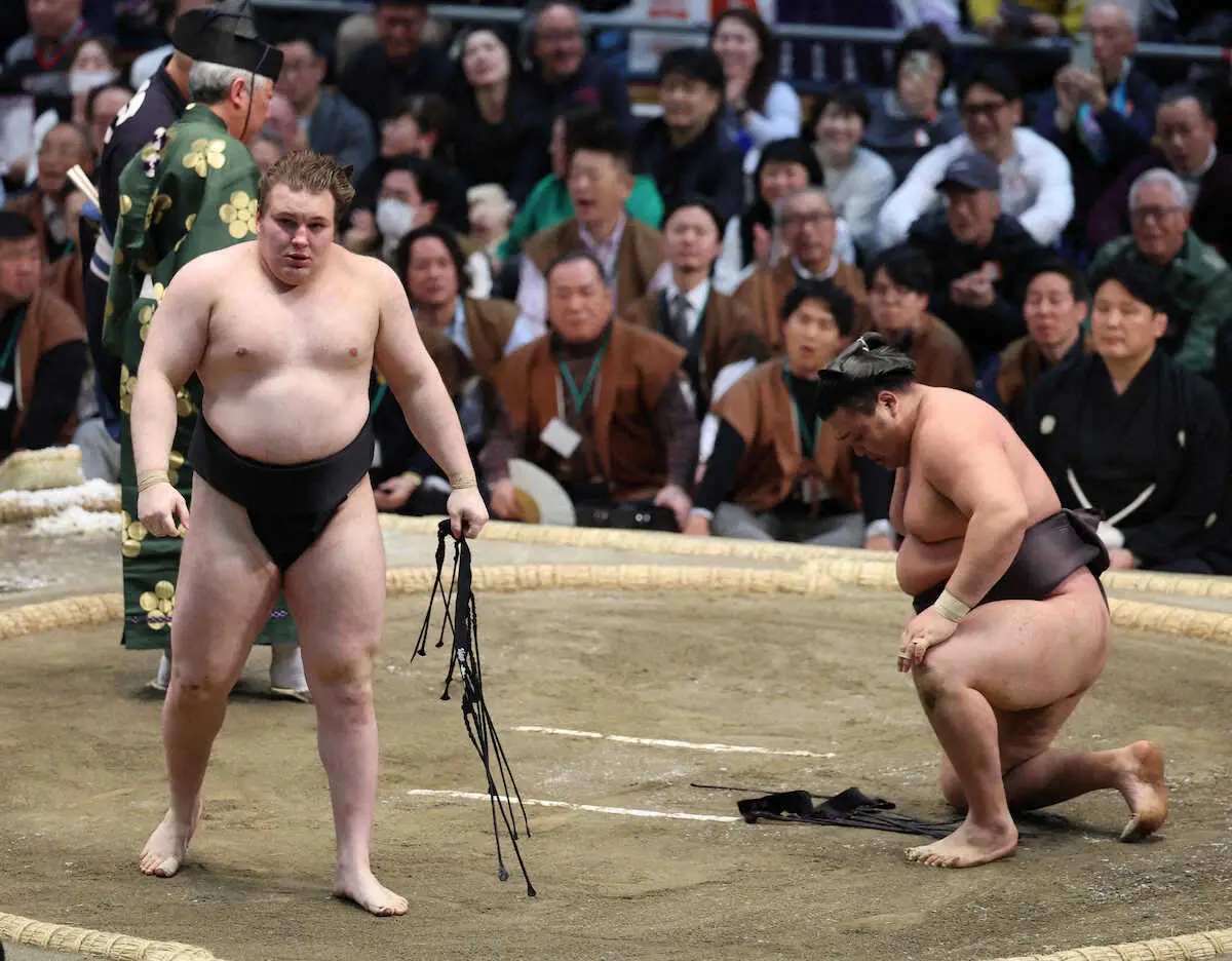Аонішікі (ліворуч) після перемоги над Кірішимою