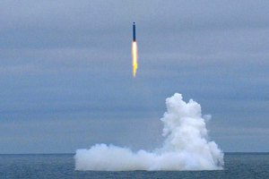 Російський підводний крейсер запустив міжконтинентальну ракету "Булава"