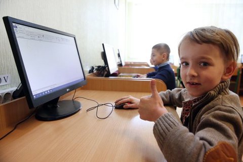 Кабмин выделил 1 млрд грн на интернет и компьютеры для школ