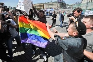 Московська поліція затримує учасників гей-параду