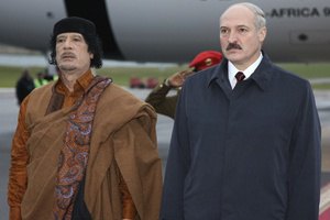 2007 року Саркозі взяв у Каддафі $ 100 млн, - Лукашенко