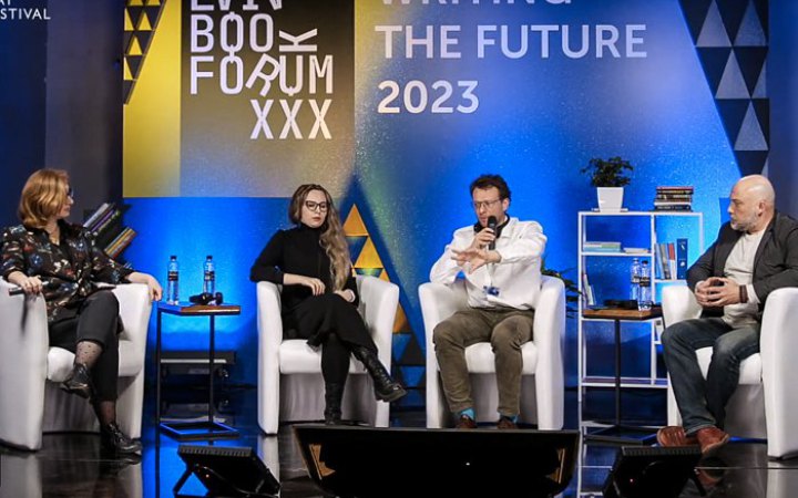 “Колись герої були в підручниках з історії, а тепер у списках наших контактів”: розмова про героїзм на BookForum 