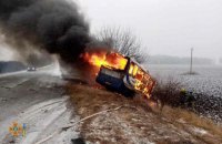 В Днепропетровской области в результате ДТП сгорели легковушка и автобус, есть жертвы 