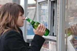 Продажу алкоголя и табака подросткам предлагают наказывать уголовно