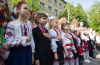 Мэр Черновцов запретил чиновникам выступать на школьных линейках