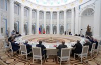 Путін проводить термінову оперативну нараду із постійними членами Радбезу РФ