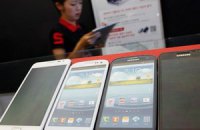 Apple требует запретить в США сразу восемь телефонов Samsung