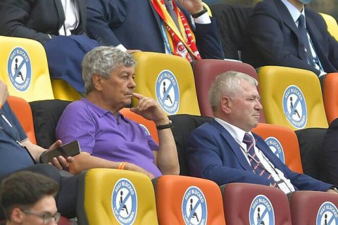 На матче сборной Украины в Бухаресте фаны вывесили баннер против Луческу
