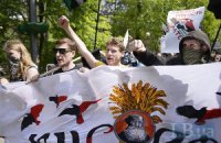 В Киеве прошел марш левых радикалов, требующих "хлеба и воли"