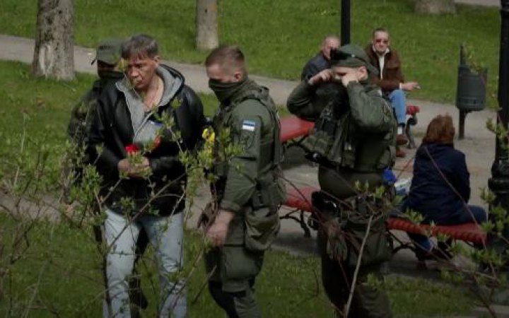 У Естонії поліція затримала чоловіка з георгіївською стрічкою