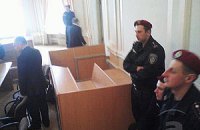 Власенко: Тимошенко готовятся "притянуть" в суд