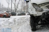 В Киеве ГАЗель вылетела на тротуар и сбила женщину