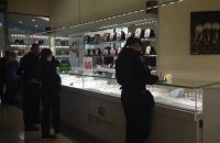 В Киеве на Оболони ограбили ювелирный магазин 