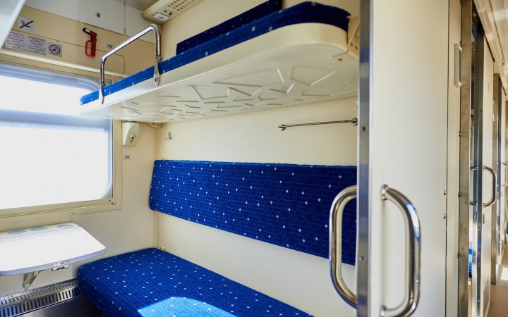 Укрзалізниця із 1 серпня тестуватиме верифікацію через Дія.Підпис на деяких рейсах