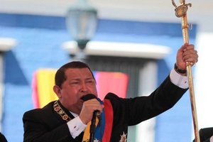 Уго Чавес споет в США