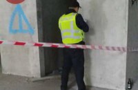 В киевском недострое подросток упал в шахту лифта