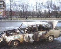 В Днепропетровской области неизвестный поджег автомобиль вместе с водителем