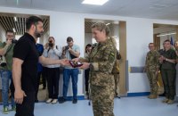 ​Зеленський привітав медиків із професійним святом і відзначив їх держнагородами