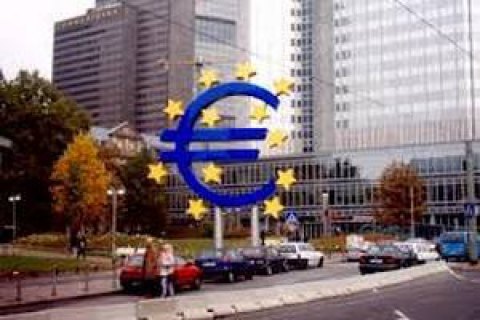 Еврозона входит в глубокую рецессию с сокращением экономики на 12,1%