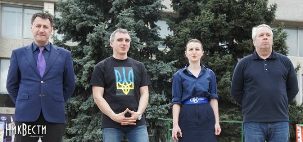 Олександр Сенкевич та Євгенія Матейчук (в центрі)