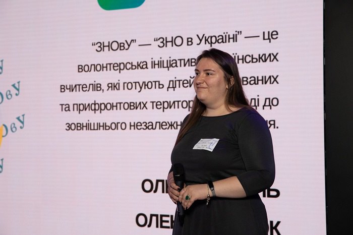 Олена Павлюк, випускниця програми “Навчай для України”, співзасновниця ініціативи “ЗНОвУ”