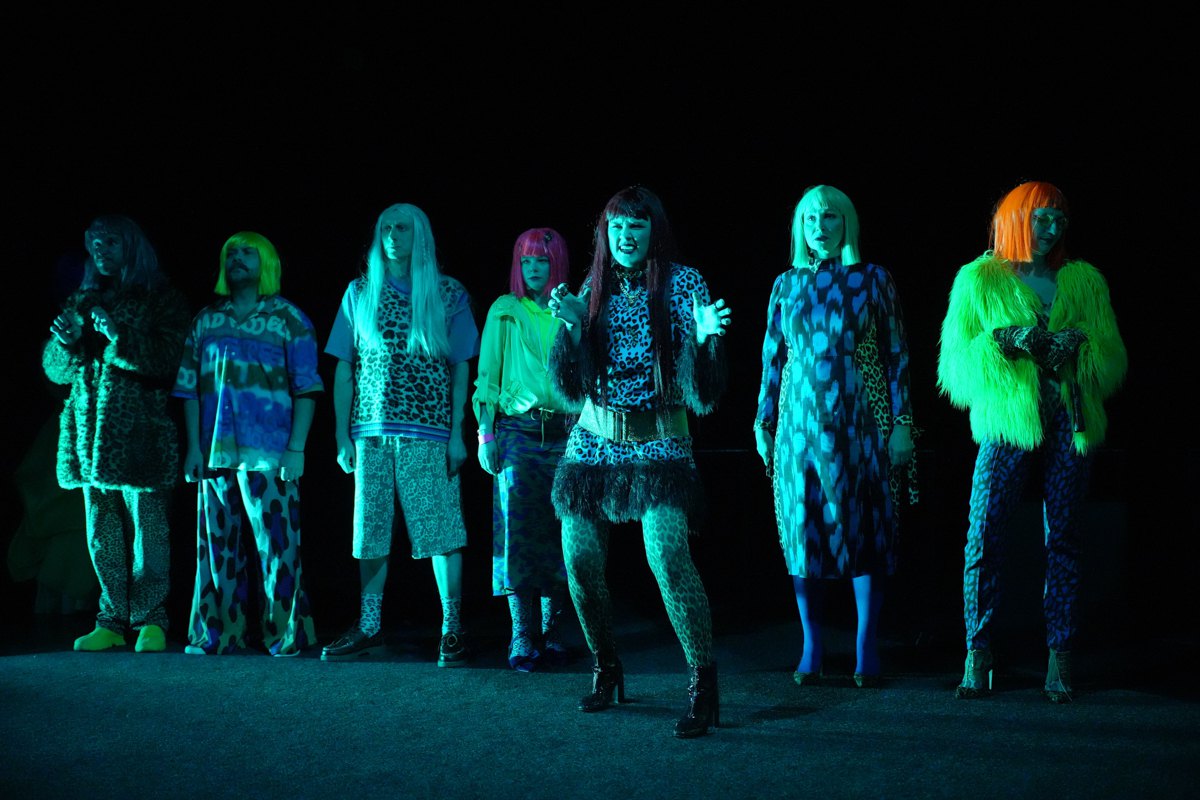 Вистава «Робота з Тінню»