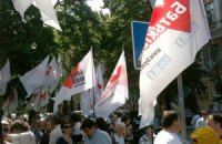 Харьковская "Батькивщина" митингует рядом с кордонами милиции