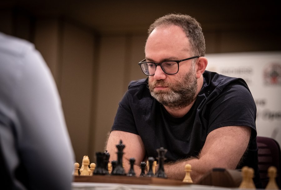 Павло Ельянов під час шахової партії