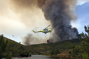 На северо-востоке Испании бушуют лесные пожары