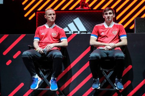 Adidas расположил цвета флага России на новой экипировке футбольной сборной в неправильном порядке – РФС это возмутило
