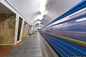 Киевское метро останавливалось из-за упавшего на рельсы пассажира