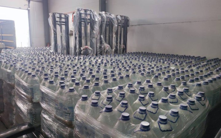 Ізраїль передав Київщині 100 тисяч бутлів питної води