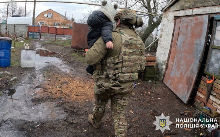 Екіпаж "Білих янголів" евакуювали родину з чотирма дітьми з прифронтової громади Дніпропетровщини