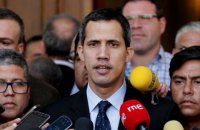 Гуайдо закликав світ розглянути "всі варіанти" вирішення кризи у Венесуелі