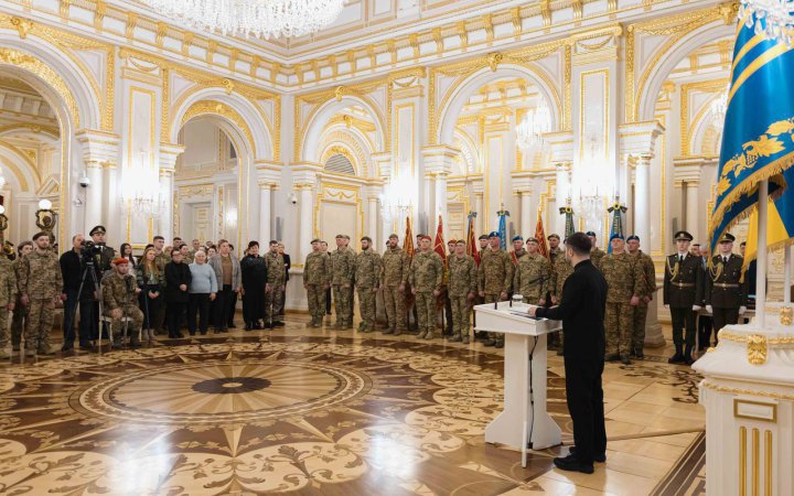 Зеленський нагородив рятувальників, завдяки яким відновили теплопостачання в Києві після атак РФ