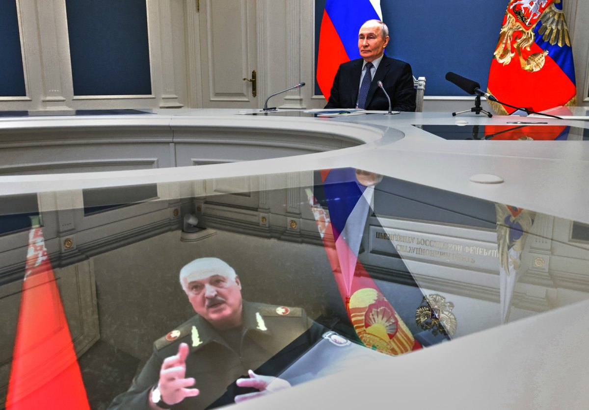 Владімір Путін та Олександр Лукашенко беруть участь у відеодзвінку в рамках спільних ядерних навчань