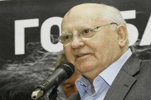 Горбачев перед митингом похвалил "ген свободы" и пояснил, почему надо отменить результаты выборов