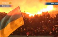 Майдан со стороны Институтской полностью затянут дымом и огнем