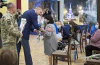 Кличко нагородив українських захисників та дружин загиблих воїнів