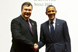 Янукович пожал руку Обаме