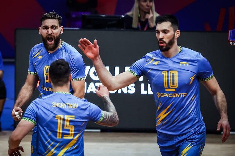 Збірна України з волейболу в поєдинку проти США