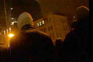 В Киеве неизвестные с битами бьют авто в Соломенском районе