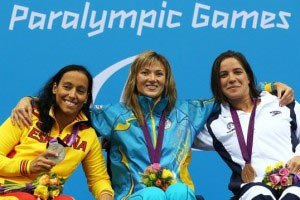 Порошенко лишил стипендей "золотых" паралимпийцев, сбежавших в Россию